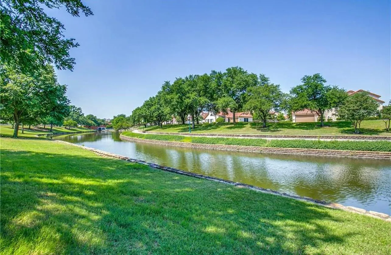 2 bed, 1302 sqft, $2,000 — Photo 1