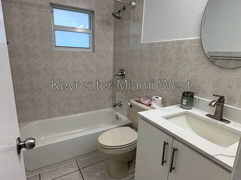 1864 NW 27th St #1 — Photo 6