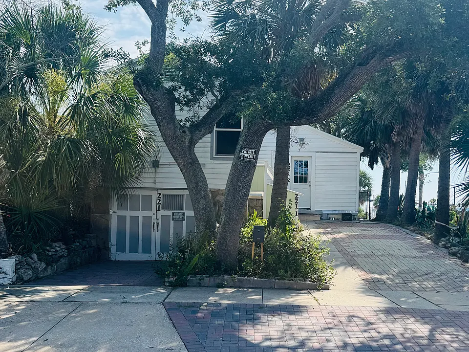 221 S Oleander Ave #2