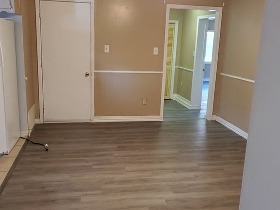 5th image of 1427 NW Great Plains Blvd