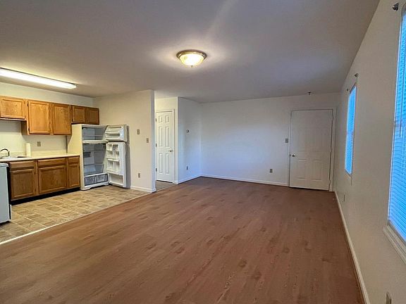 4th image of 250 Partition St #A