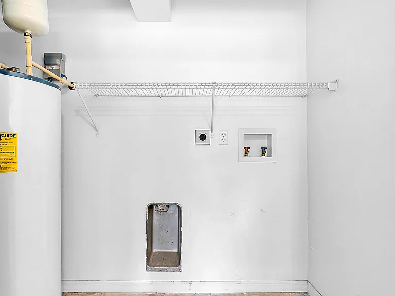 1422 Saffron Trl — Photo 28