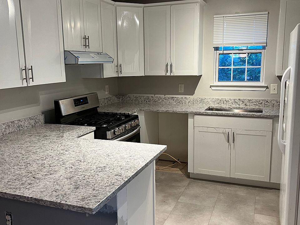 1st image of 2651 Linnwood Dr SE