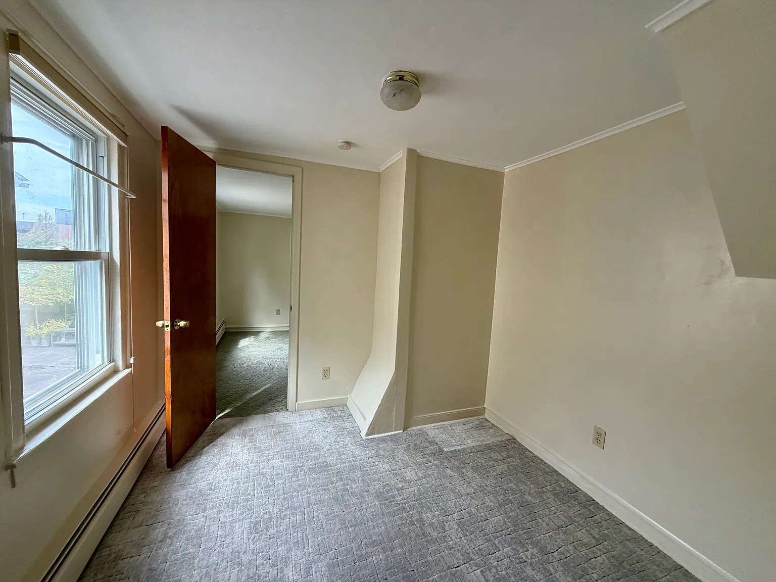 3 bed, 1000 sqft, $1,800 — Photo 3