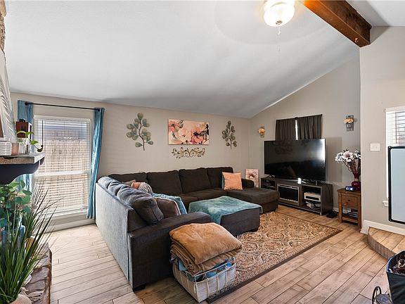 4th image of 985 Ribbon Tail St