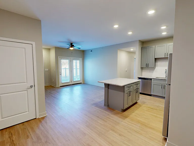 Remington Lake Apartments — Photo 34