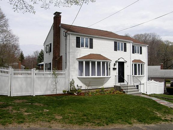 2nd image of 9 Abigail Adams Cir