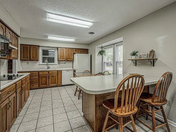 8016 Megwood Dr, Memphis, TN 38133