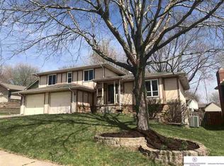 15212 Brookside Cir, Omaha, NE 68144