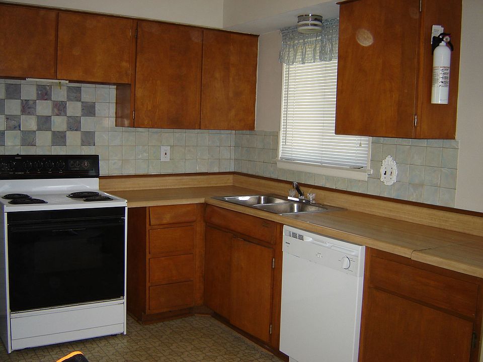 2nd image of 15130 Paderewski St