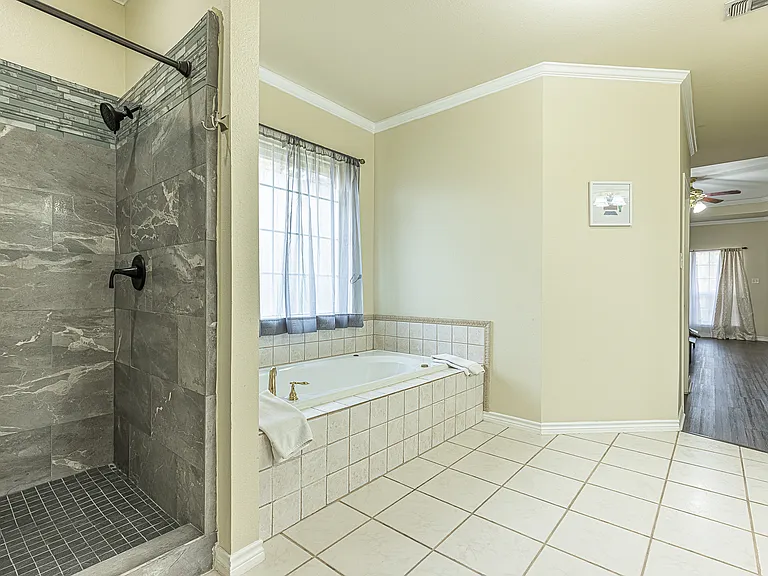 1606 S Hyde Park Ave — Photo 21