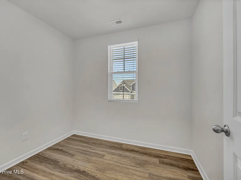 1095 Hanson Dr — Photo 24