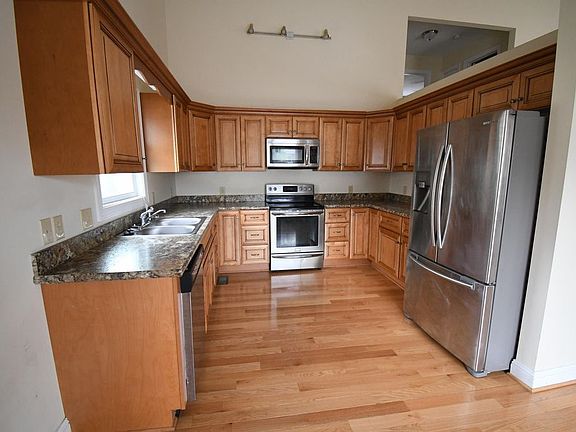5th image of 447 Diana Ct