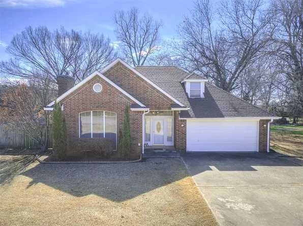 906 Woodbrook Dr, Purcell, OK 73080