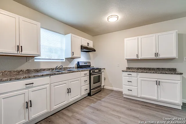 415 Elmwood Dr #B — Photo 6
