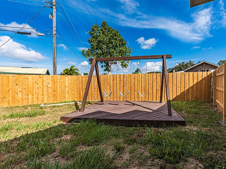 1811 Rhoades Ter — Photo 20