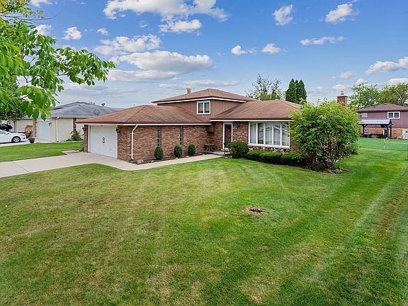 2nd image of 16460 Blossom Ln