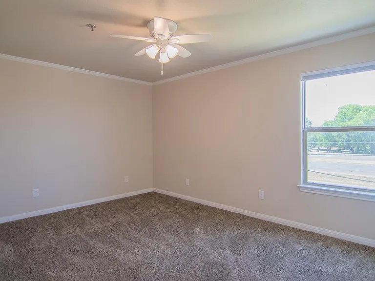 Creekside Apartments — Photo 5