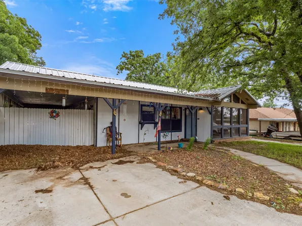 316 Hickorywood St, Azle, TX 76020