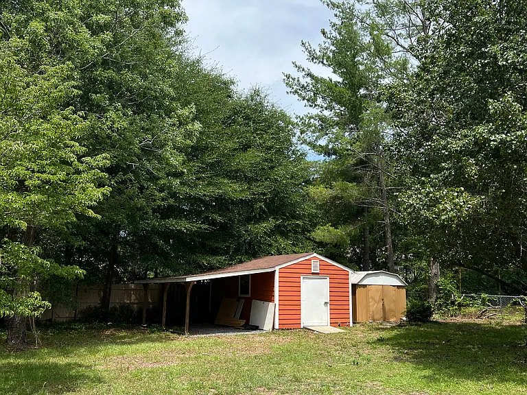 1605 Crest Dr — Photo 16