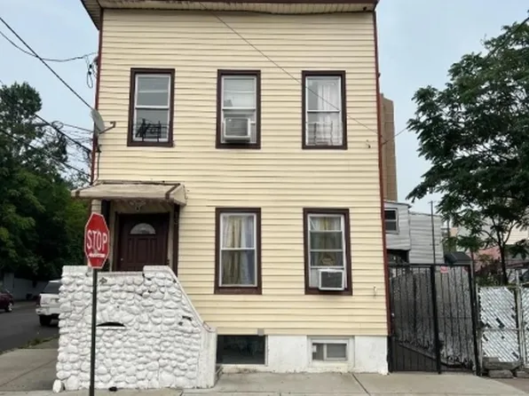 13 Chestnut St, Paterson City, NJ 07501