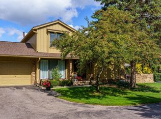 1638 S Hill Cir, Bloomfield Hills, MI 48304