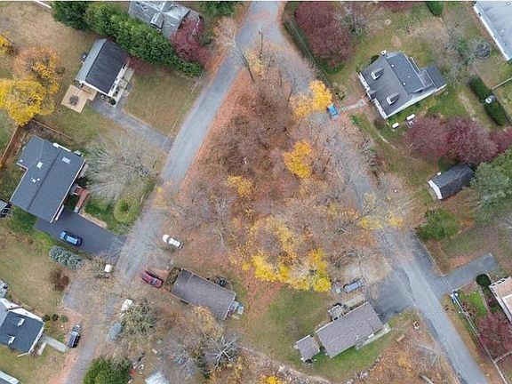 3rd image of 14 Hawthorne Road