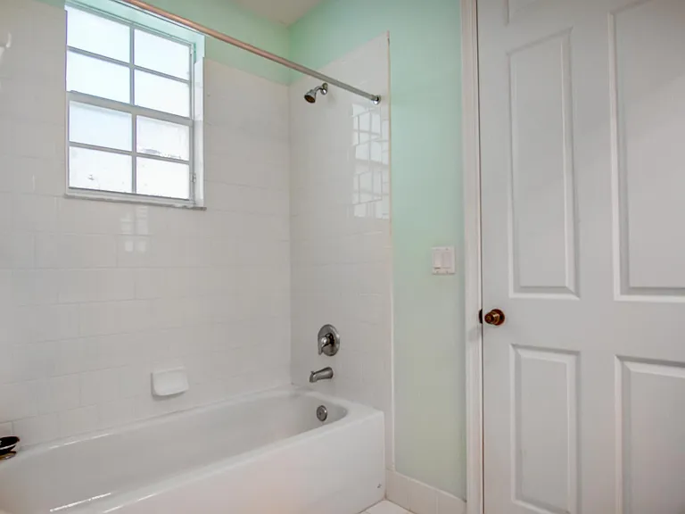 1020 E Longport Cir #F2 — Photo 15