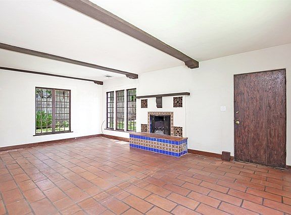 5th image of 3788 Charles St