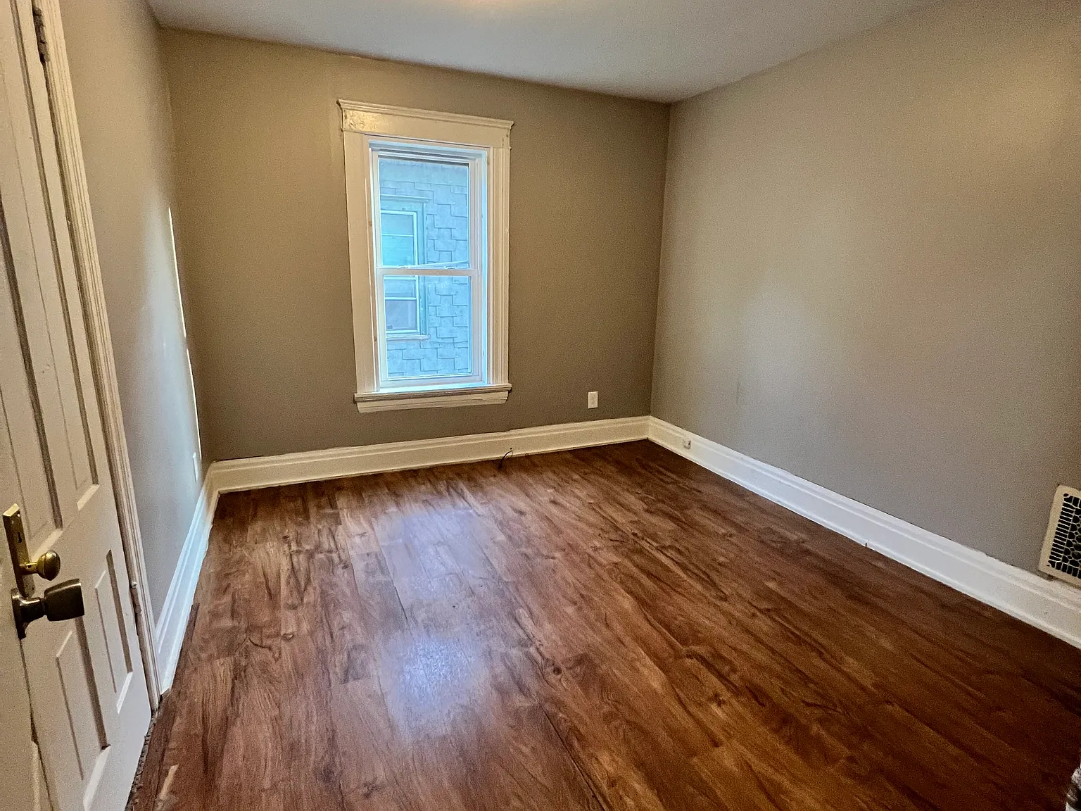 634 Lansing St — Photo 3