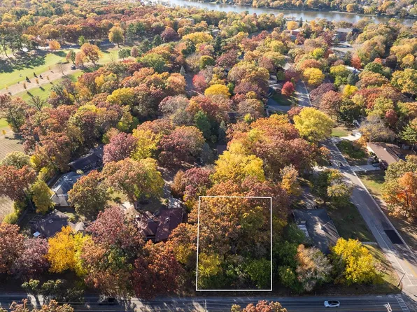 16XX Maplewood Dr, Rockford, IL 61107