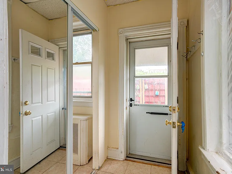 231 E Sydney St — Photo 9