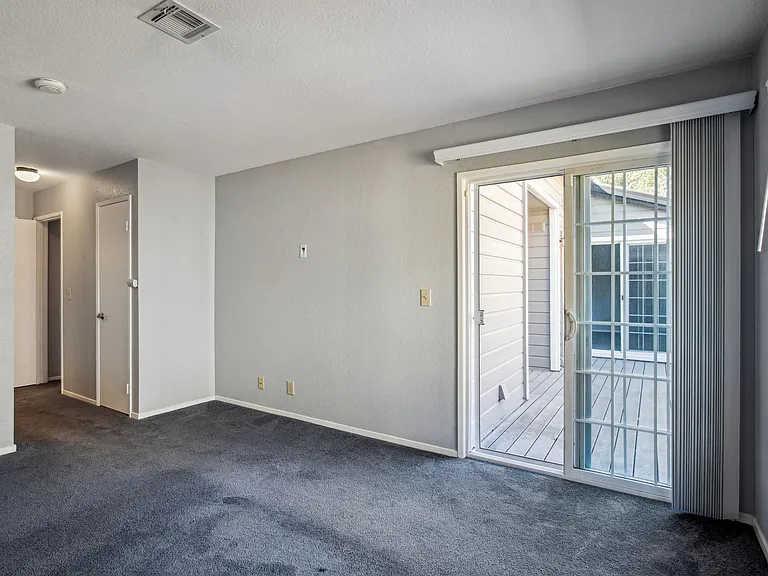 600 Canyon Oaks Dr #F — Photo 31