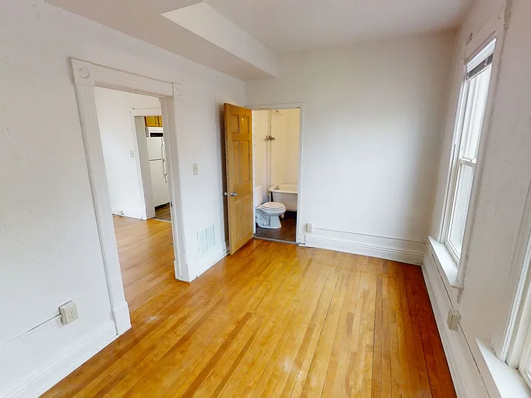 2409 W 9th St — Photo 7