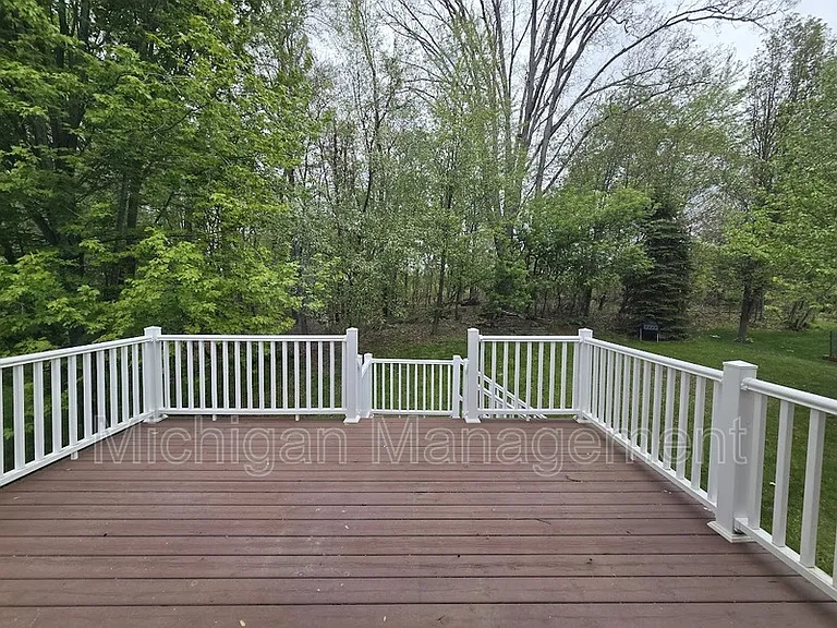 684 Glenlivet St — Photo 42