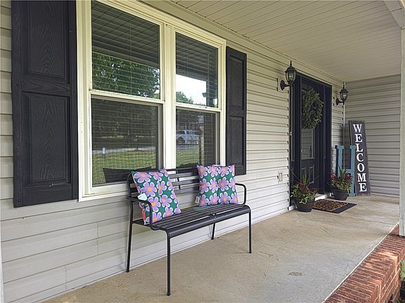3rd image of 103 Lyndhurst Dr