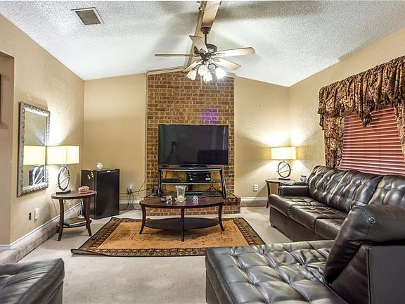 4th image of 2020 Gardanne Ln
