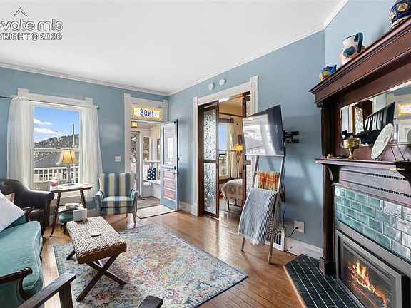 5th image of 211 Spicer Ave