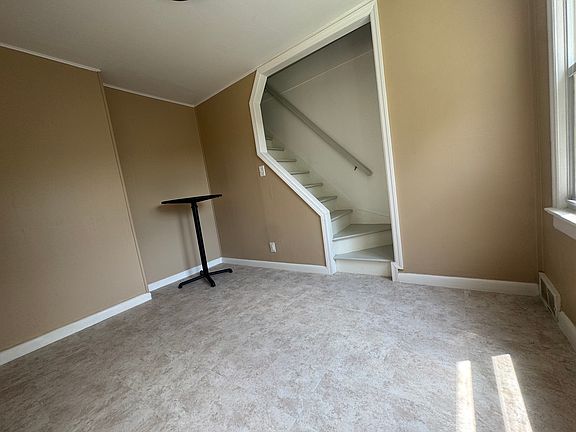 4th image of 3241 Lookout St #2