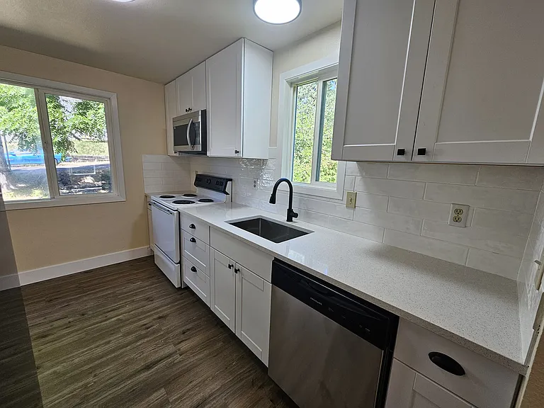 4343 Grant St — Photo 3
