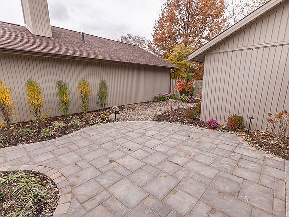 3rd image of 10826 Meadow Trl