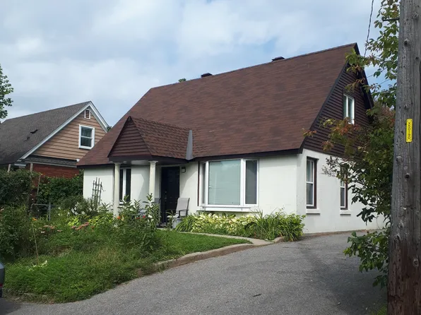 623 Roosevelt Ave APT A, Ottawa, ON K2A 2A4