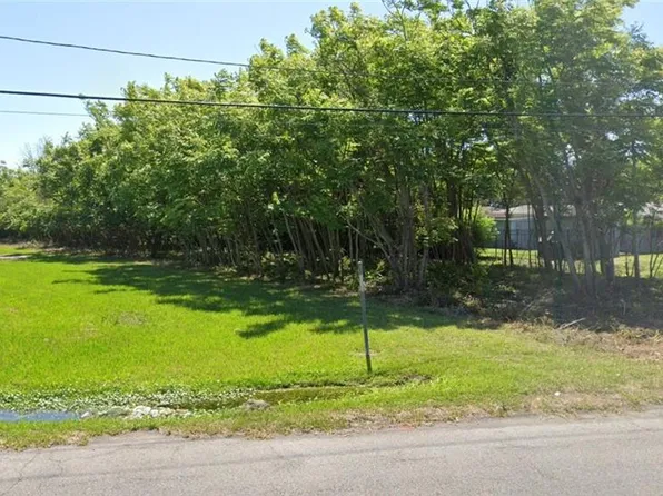 7101 Patterson Dr, New Orleans, LA 70131