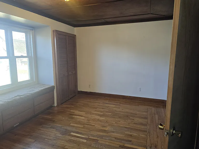 483 N Pine St — Photo 7