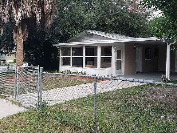 2nd image of 170 Avenue W NE