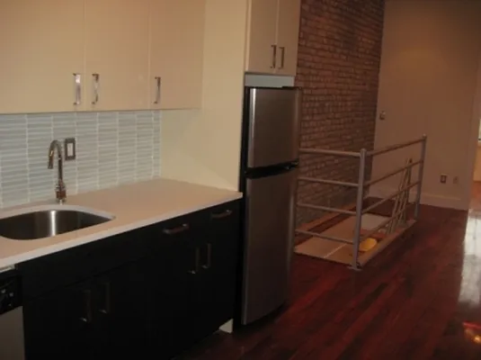 Rented by Sam Tabak | media 44