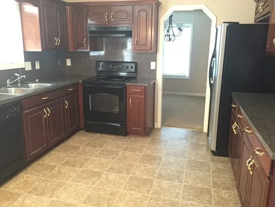 3 bed, 1499 sqft, $1,450 — Photo 3