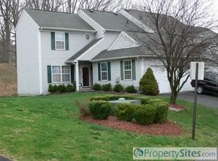 8 Marilyn Ct, Highland Mills, NY 10930