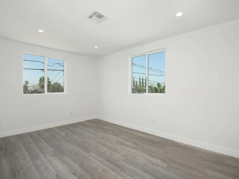 4832 Saturn St — Photo 11
