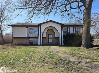 102 W 5th St, Hedrick, IA 52563